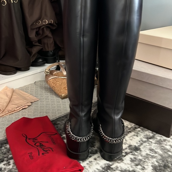 Christian Louboutin size 39 Black Cate Chain-Trimmed Leather Riding Boots - Picture 3 of 6